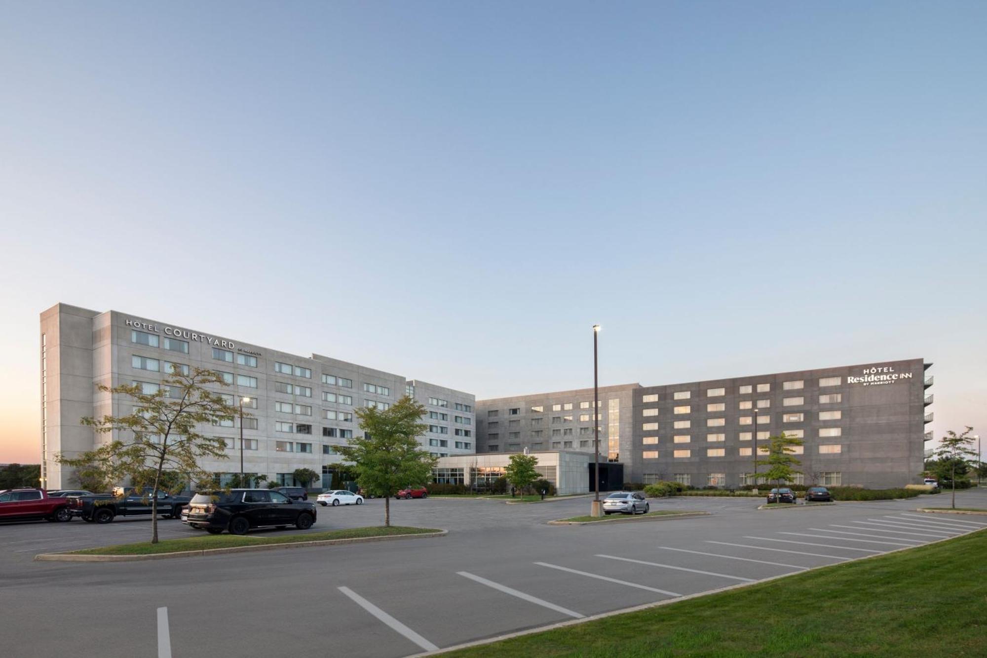 Courtyard By Marriott Montreal Airport Hotel Dorval Exterior foto